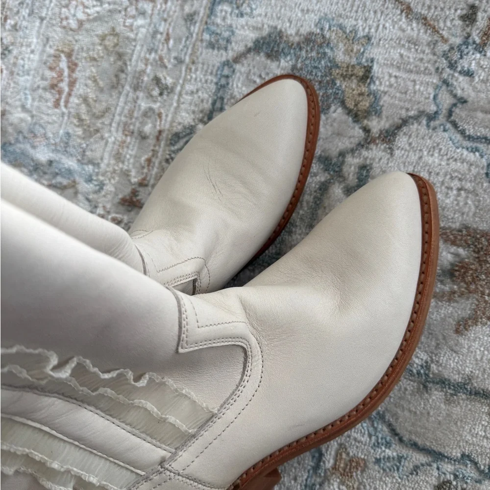 FRYE Billy Ruffle Boots in Almond 7.5